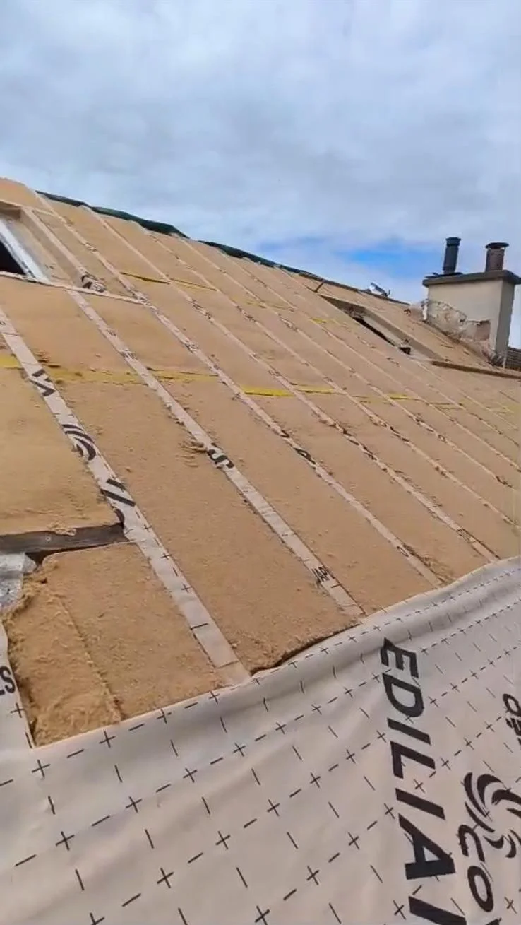 Travaux d'isolation de toiture en fibre de bois réalisés par ETS Mouredon 93